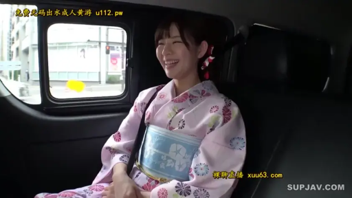 坐姿 · 微笑 · 半身 · 交流 · 车内 · 和服 · 安全带 · 窗外风景