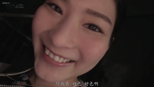 室内 · 脸部特写 · 珍珠项链