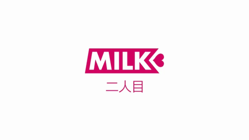 室内 · 全裸 · 抱擁 · 抱枕 · 背景模糊 · 背部特写 · 依偎