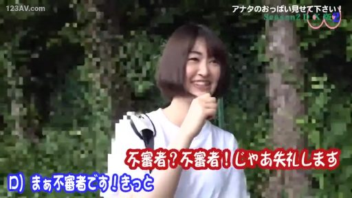 Conversation · Medium shot · Standing Posture · Outdoor · Smile · Casual wear · 街头访谈