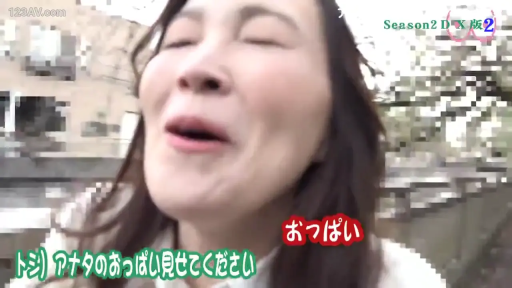 Close-up of the face · 第一视角 · Pleasure · Stand · White top · Outdoor · 张嘴