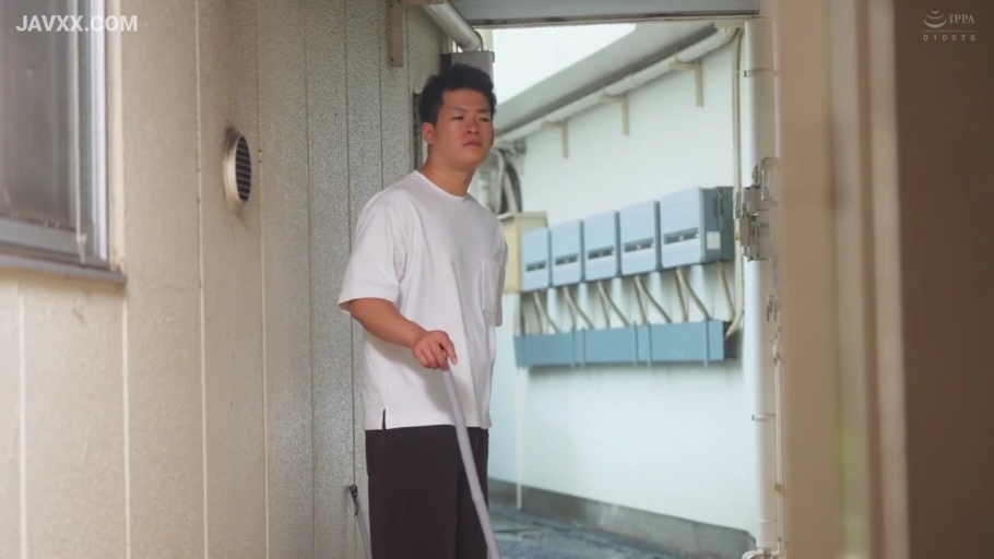 全裸 · 卧室 · 仰卧开腿 · 远景 · 沉醉 · 阴毛 · 揉胸