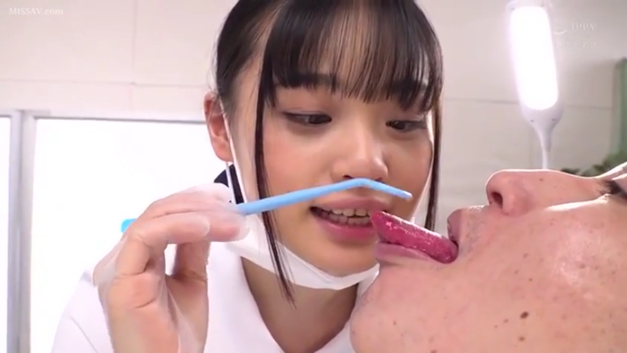 诊所 · 身をかがめる · 医用口罩 · 集中 · ロールプレイング · 口腔工具 · 牙科工具 · 检查口腔