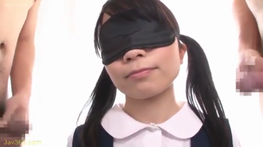 阴部 · 卧室 · 迷离 · 床 · 格子分体装 · 露点 · 被抚摸 · 仰卧分腿