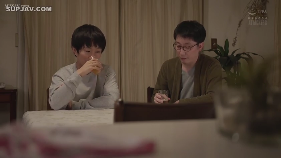 性交 · 专注 · 卧室 · 躯干 · 裸体 · 床单 · 上位