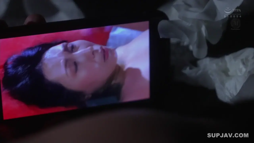 Indoor · Close-up of the face · Intoxicated · Nude · 纸巾 · dim · 躺卧 · Watch Video