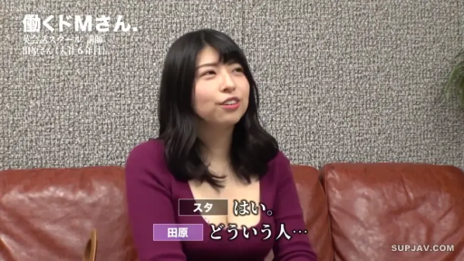 室内 · 坐姿 · 巨乳 · 皮沙发 · 自然 · 上半身 · 访谈 · 紫色低胸毛衣