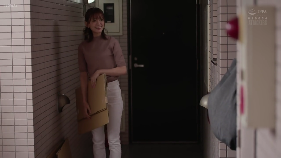 Stand · 全景 · Smile · Casual wear · Corridor · cardboard box · Lifestyle · 搬运