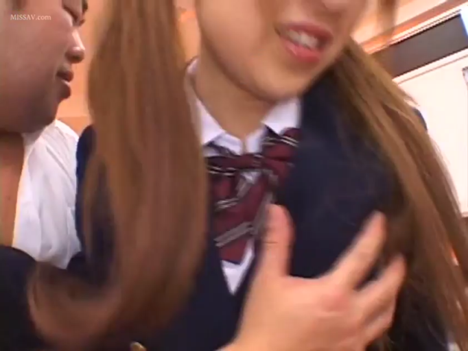 揉乳 · 全裸 · 床上 · 乳房 · 卧姿 · 手部特写 · 装饰丝带