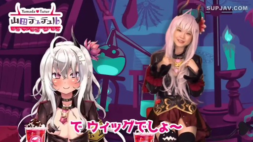 室内 · 坐姿 · 面部 · 注视镜头 · 粉色针织衫 · 淡然 · 棕色长发