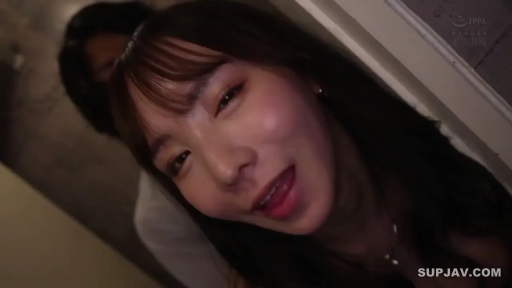 室内 · 俯身 · 脸部特写 · 诱惑 · 长发 · 便装 · 挑逗