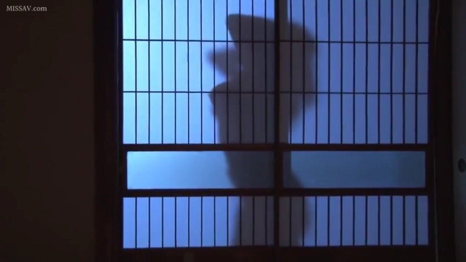 站立 · 和室 · 远景 · 和服