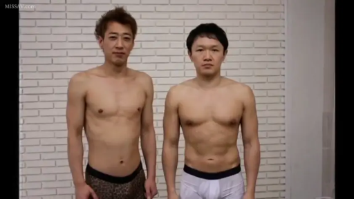 室内 · 展示 · 站姿 · 平静 · 内裤 · 上半身特写 · 男优展示