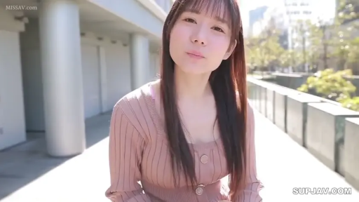 自然 · 面部特写 · 注视 · 针织衫 · 户外 · 长发 · 正面