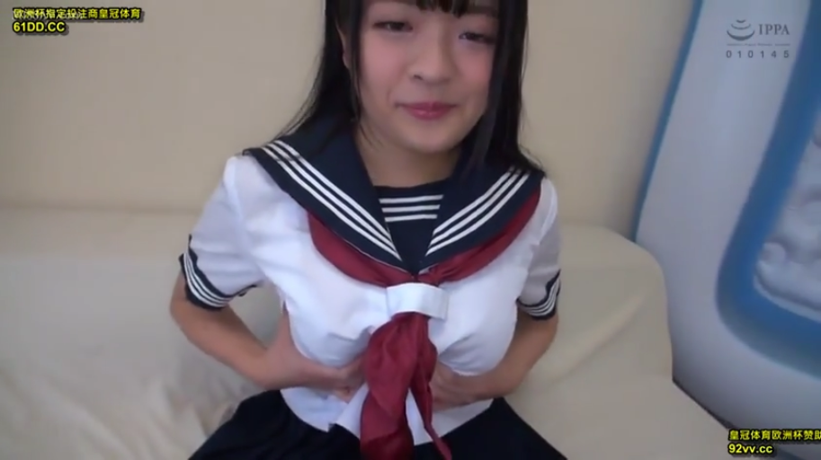 坐姿 · 卧室 · 胸部特写 · 床垫 · 制服诱惑 · 揉胸自慰 · 日系水手服 · 迷之微笑