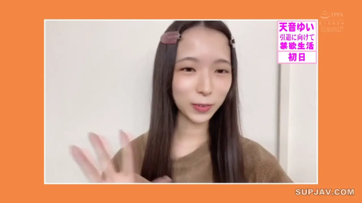 室内 · 脸部特写 · 棕色毛衣