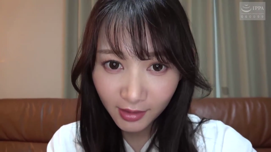 交谈 · 全身 · 忧郁 · 站立 · 休闲装 · 居家 · 玄关 · 门铃