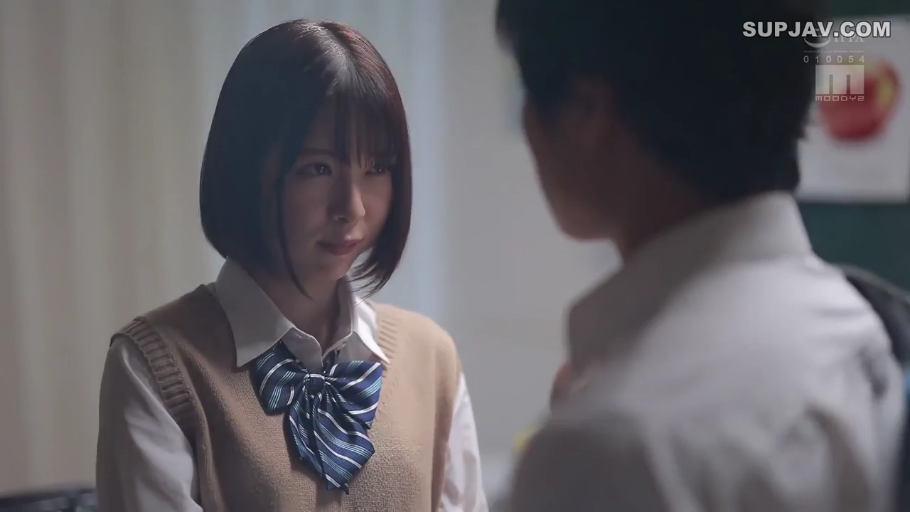 Indoor · shy · Standing Posture · 面部特写 · Student uniform · Eye contact · 日本