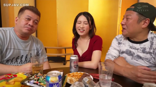 Indoor · Sitting Posture · Medium shot · 多人 · 开怀大笑 · Gathering for dining and drinking · 低胸红裙 · 酒罐