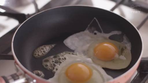 厨房 · 平底锅 · 烹饪 · 空镜 · 食物特写