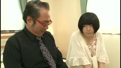 室内 · 坐姿 · 眼镜 · 居家 · 双人 · 笑容 · 互动 · 正装