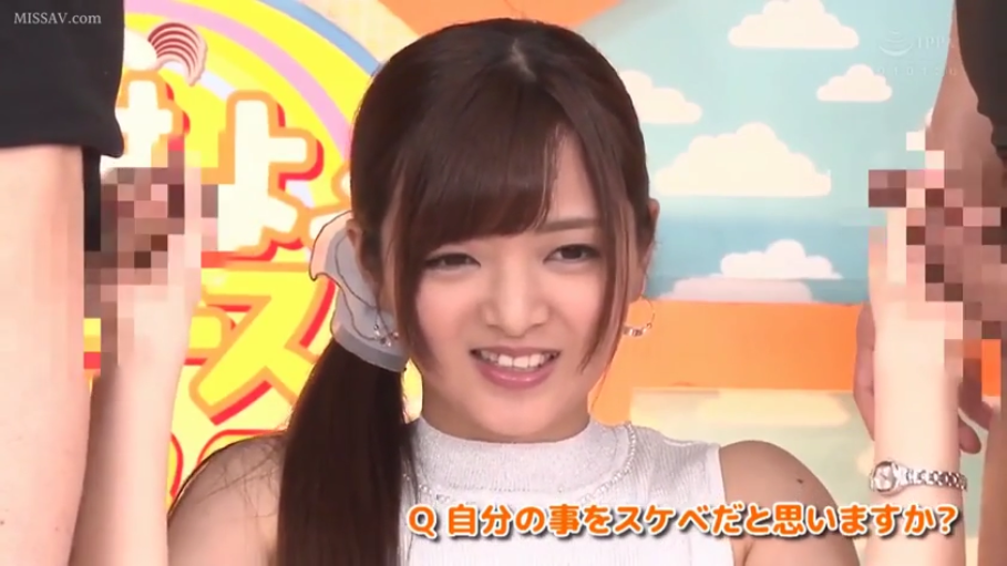 胸部 · 湿身 · 仰卧 · 床上 · 诱惑 · 抚摸 · 黑色蕾丝内衣 · 润滑剂