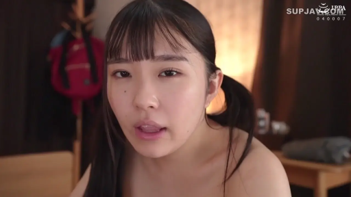 室内 · 脸部特写 · 迷离 · 裸体 · 注视镜头 · 双马尾 · 前倾