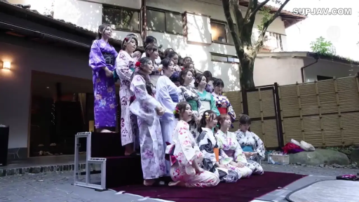 Stand · 自然 · 多人 · carpet · 和服 · Group photo · 庭院