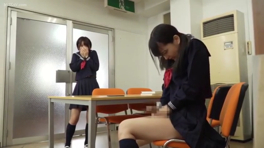 坐姿 · 教室 · 全景 · 惊讶 · 手淫 · 课桌椅 · 制服系列 · 日式水手服