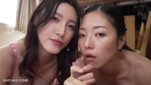 室内 · 俯身 · 脸部 · 内衣 · 双人 · 手淫 · 魅惑