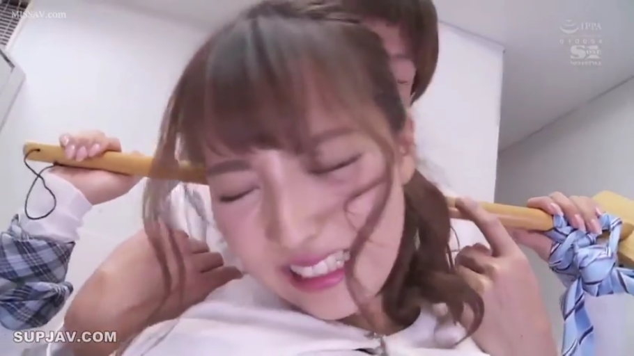 室内 · 校服 · 脸部特写 · 背后位 · 日本AV · 束缚行为 · 痛苦表情 · 木棒