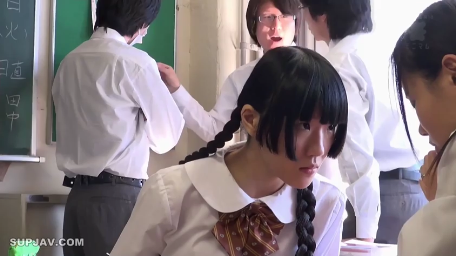 Sitting Posture · Serious · School uniform · Classroom · Medium shot · Stare · 黑板 · 辫子