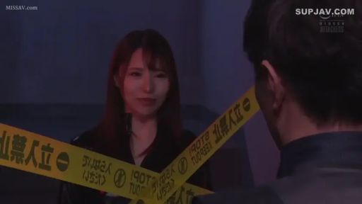 室内 · 中景 · 微笑 · 剧情 · 对视 · 对站 · 黑色正装 · 警戒线