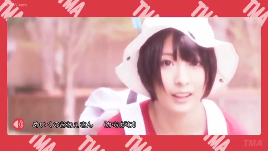 自然 · 面部特写 · 注视 · 休闲服饰 · 户外 · 正对镜头