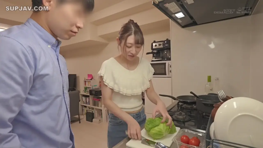 胸部 · 卧室 · 蹲姿 · 迷离 · 字幕 · 床 · 呻吟 · 黑色内衣