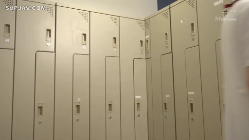 眼镜 · 护士服 · 站立 · 自然 · 上半身 · 更衣室 · 职场 · 整理衣领