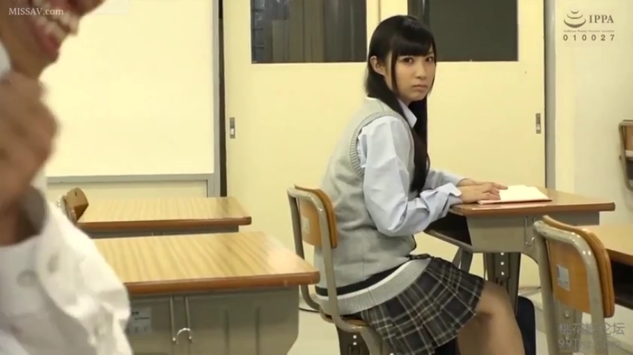 坐姿 · 教室 · 课桌 · JK制服 · 冷淡 · 坐着 · 职业女优