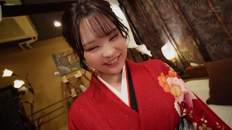 室内 · 脸部特写 · 站立 · 红色和服