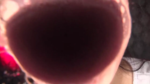 室内 · 专注 · 面对镜头 · 白色上衣 · POV视角 · 嘴部特写 · 吮吸