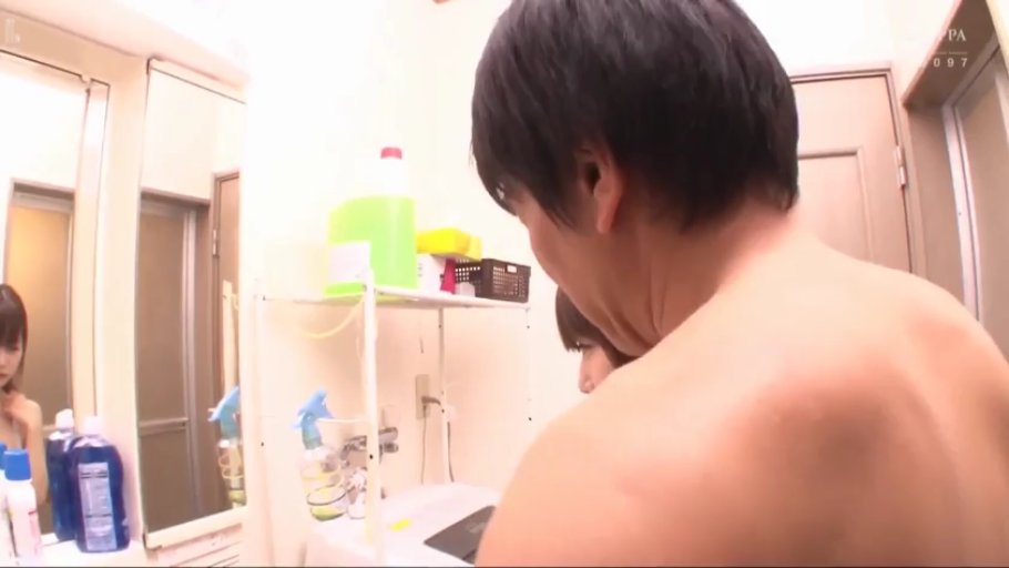 全裸 · 浴室 · 站立 · 背部特写