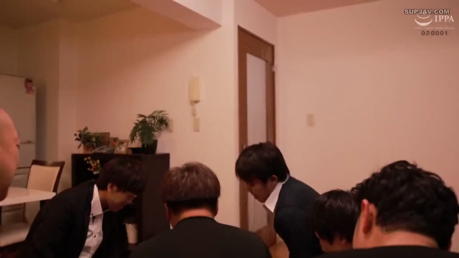 性交 · 校服 · 迷离 · 中景 · 客厅 · 地毯 · 开腿 · 白皙