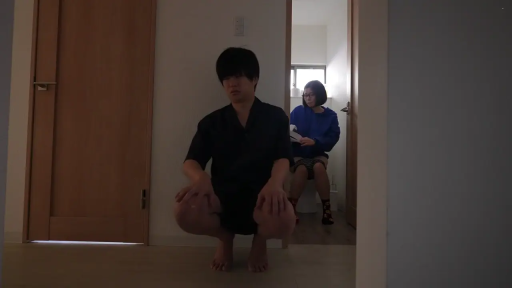 严肃 · 蹲姿 · 否 · 窥视 · 马桶 · 门廊 · 黑色家居服