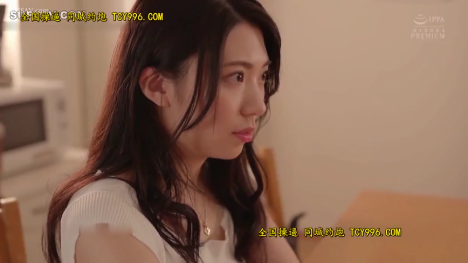 全裸 · 浴室 · 拥抱 · 浴缸 · 身体特写 · 舌吻 · 女同 · 沉浸