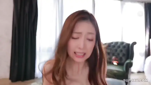 室內 · 臉部特寫 · 陶醉 · 椅子 · 呻吟 · 裸露 · 模糊 · 正面