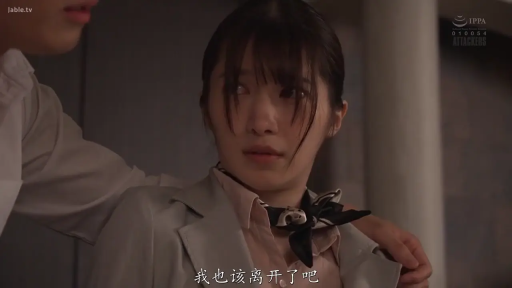 室内 · 交谈 · 忧郁 · 站立 · 中文字幕 · 头部 · 正装