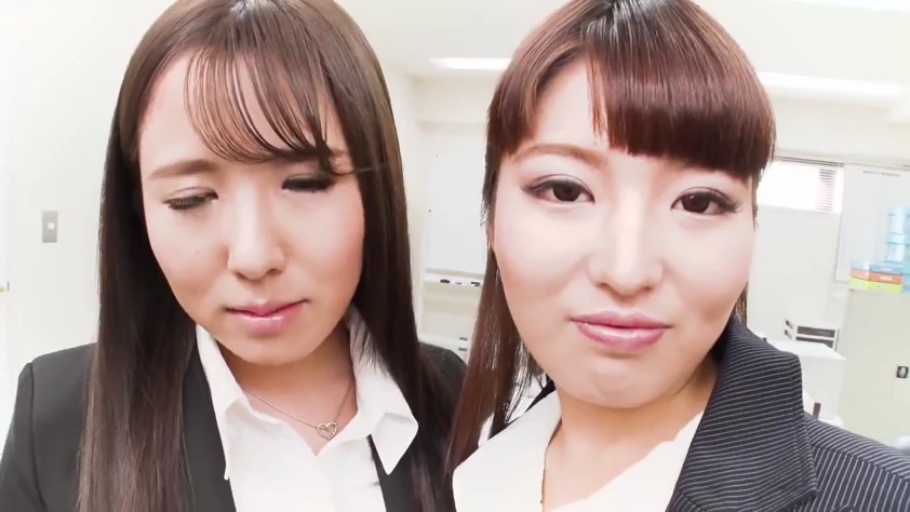 脸部特写 · 办公室 · 微笑 · 注视镜头 · 并排站立 · OL服装