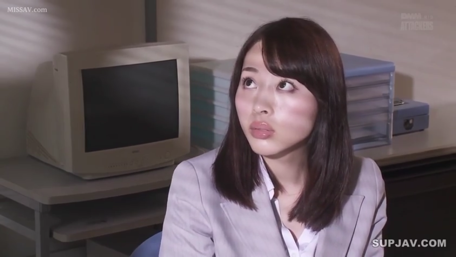 坐姿 · 办公室 · 面部特写 · 职业装