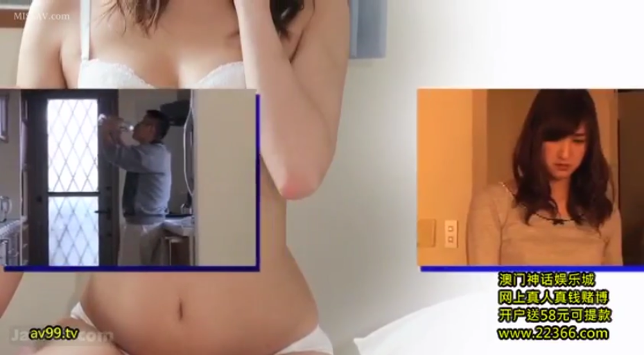 室内 · 坐姿 · 躯干 · 枕头 · 白色内衣 · 画中画