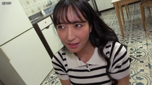 跪姿 · 面部特寫 · 厨房 · 仰视 · 视角 · 挑逗 · 条纹POLO衫