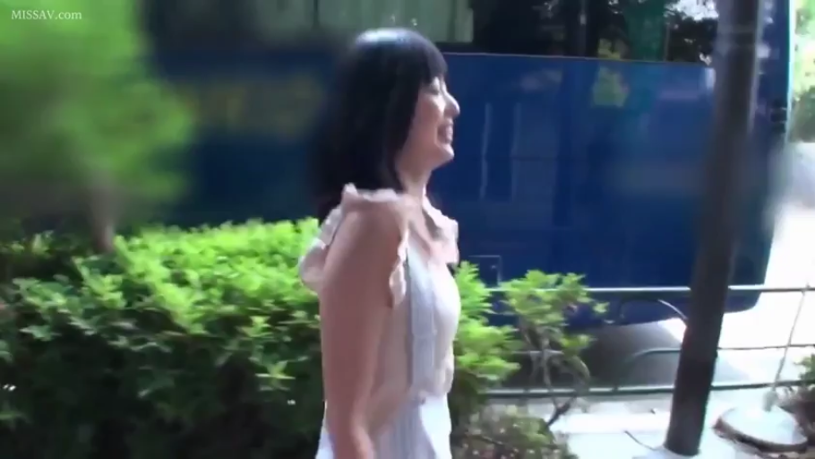 坐姿 · 办公室 · 办公桌 · 中景 · 抚摸 · 水手服 · 沉浸